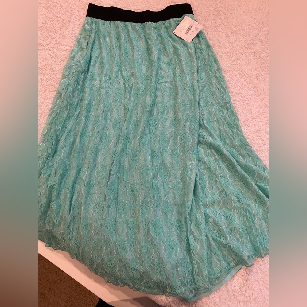 LuLaRoe Lucy lace skirt